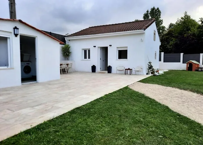 VIVIENDA VACACIONAL LA PERILLANA. Entre lo rural y lo urbano